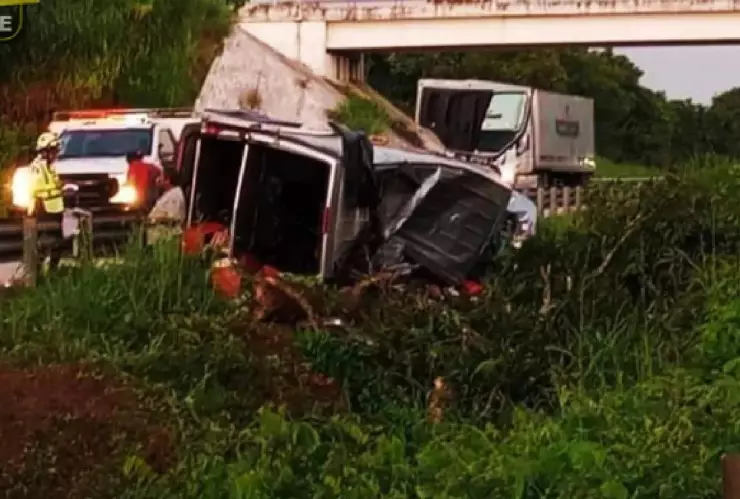 Seis personas pierden la vida en accidente carretero en Veracruz