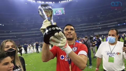 Jes&uacute;s Corona se retira en emotivo partido vs Cruz Azul