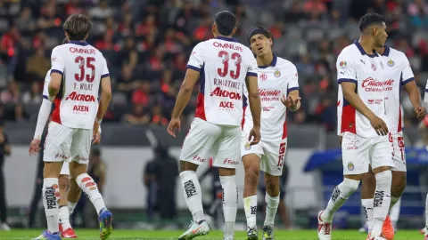 ¿Nuevo pastor? Los 2 grandes nombres que suenan para dirigir a Chivas el próximo torneo