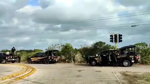 Policía hace el desalojo de invasores en Chicxulub Puerto