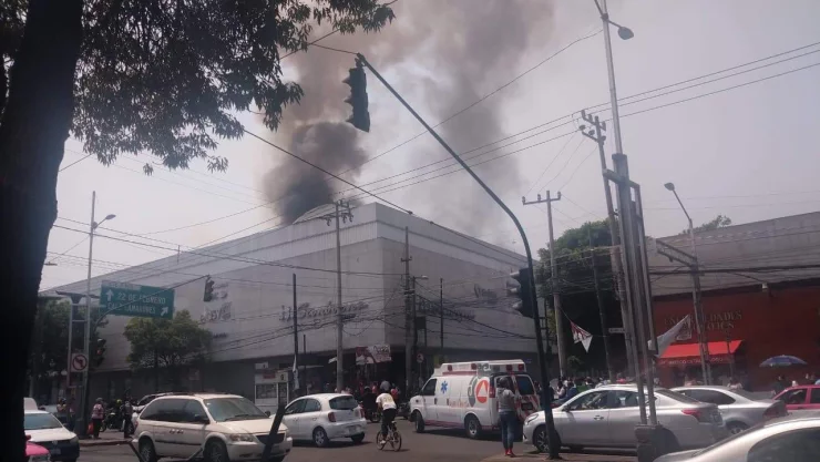 Se incendia sala de cine en plaza comercial de Azcapotzalco