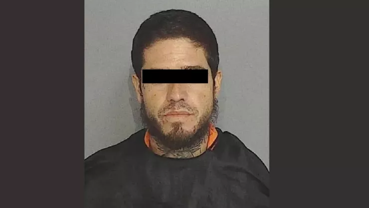 Papá acusado de tirar a su hija, de 10 años, en la carretera