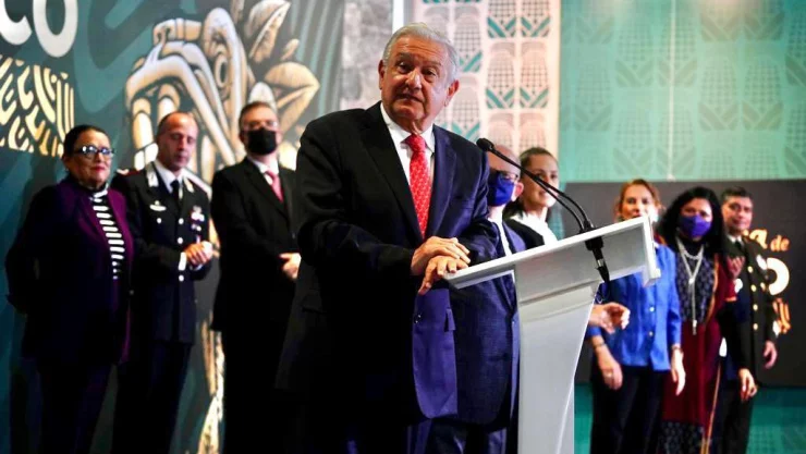 AMLO encabezó a conmemoración del bicentenario de la consumación de Independencia de México en el Zócalo de la CDMX.