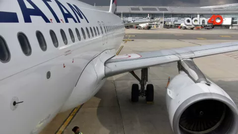 Avión Latam choca en aeropuerto de Lima, Perú