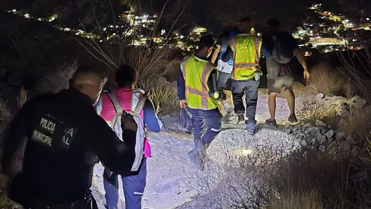 Torreón Rescatan a senderista perdido en Cerro de las Noas.jpg