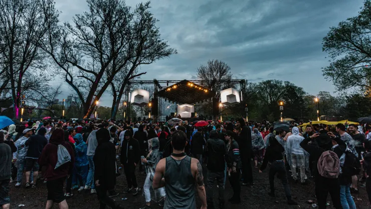 Evacuan concierto de Bad Bunny por fuerte lluvia y granizo en Milán