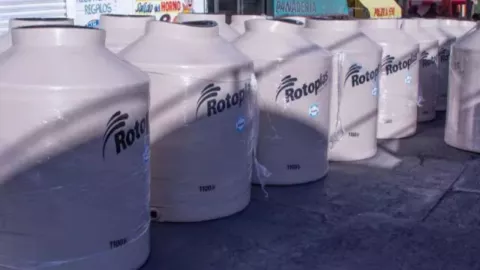 Beneficiarios para recibir tinacos y paneles solares gratis