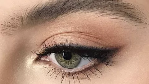 El delineado difuminado que está en tendencia y es bueno para el párpado caído