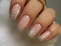10 ideas de uñas copo de nieve para presumir en Navidad