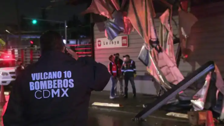 TRAILER-CHOQUE-ESTACIÓN-METROBUS.jpg