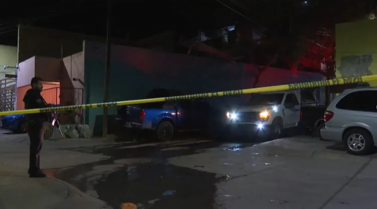 Localizan a hombre con impacto en la cabeza junto a un arma “hechiza”