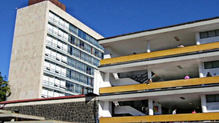 Grupo de estudiantes toman las instalaciones de la FFyL de la UNAM 