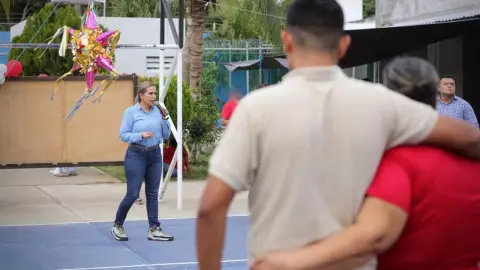 Lili Campos asiste a convivencia en el Centro de Retención Municipal