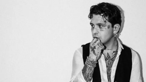 ¡Rompiendo corazones! Christian Nodal enamora dentro de “Los 50 más bellos”