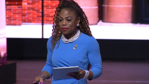 La maestra Keishia Thorpe atiende a estudiantes refugiados de inmigrantes; hoy se presenta en el festival de las Ideas 2023