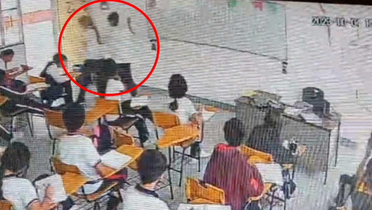 Alumno apuñala maestra durango