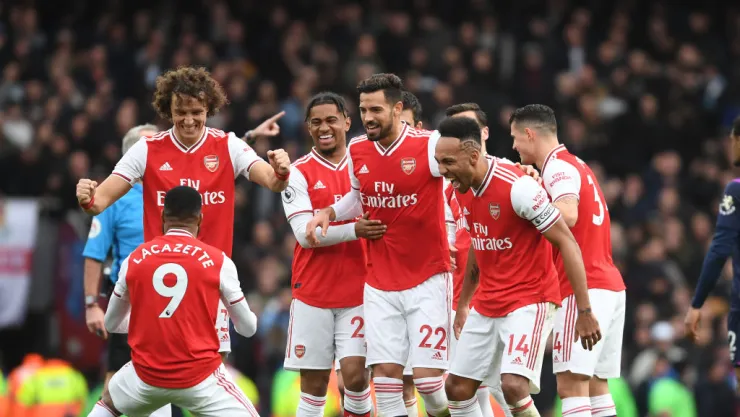 El Arsenal renueva a tres de sus futbolistas