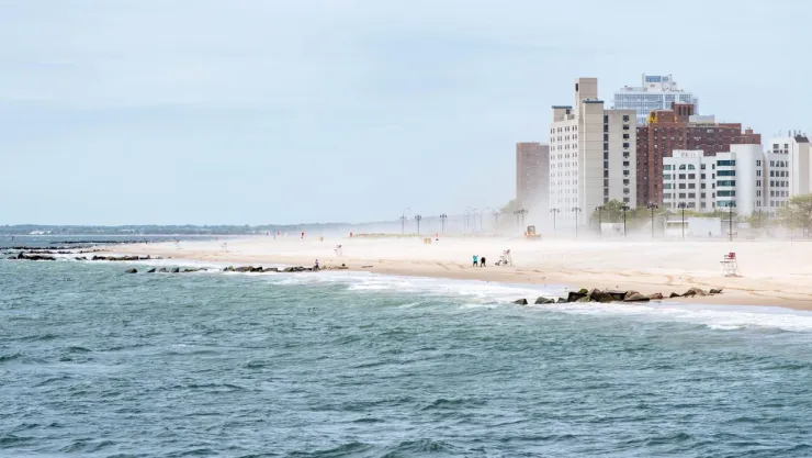 ¡Tragedia! Extranjero muere tras caer de un segundo piso en un hotel de playa Rosarito