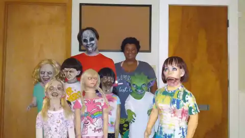 Muñecos Zombies.jpg