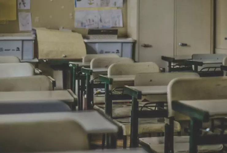 Maestra del año es arrestada por golpear a su propio hijo con un cinturón