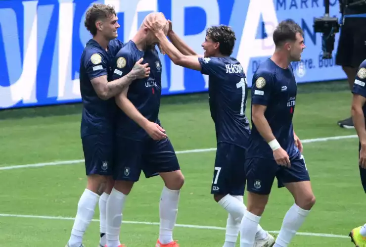 Auckland City vs Boca Juniors Thomas Gray profesor de escuela