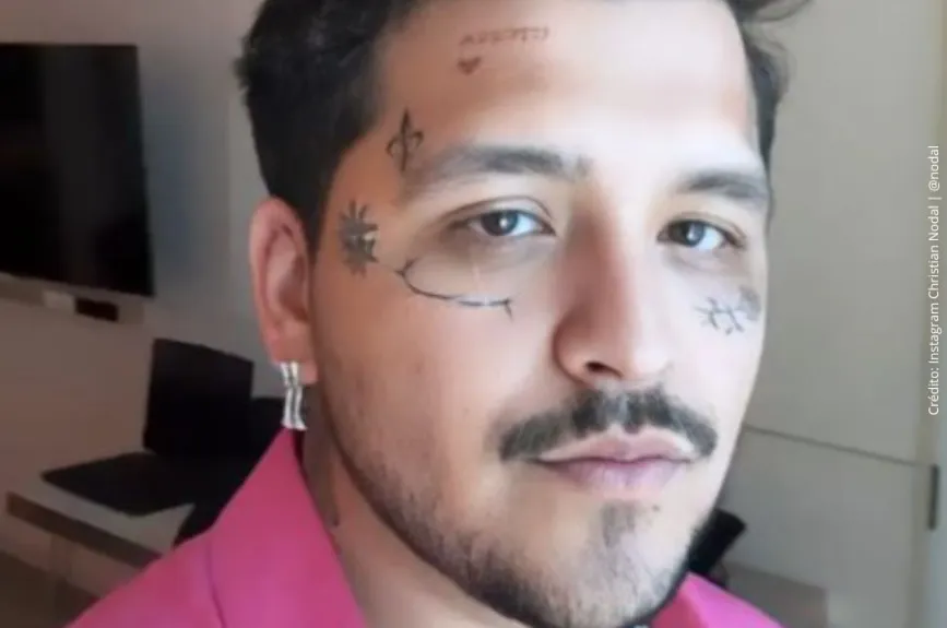 Christian Nodal de rosa..jpg