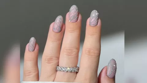 uñas para dama de honor abril 2026