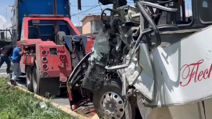Choque de autobús en Toluca.