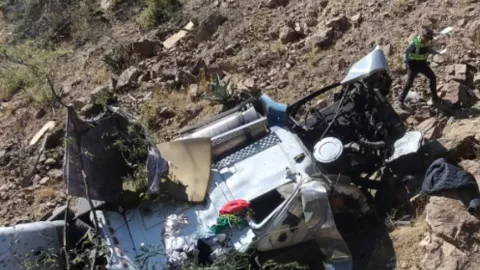 Tráiler volcó y cayó al fondo de barranco tras accidente en la carretera Cuacnopalan-Oaxaca hoy: Hay cierre