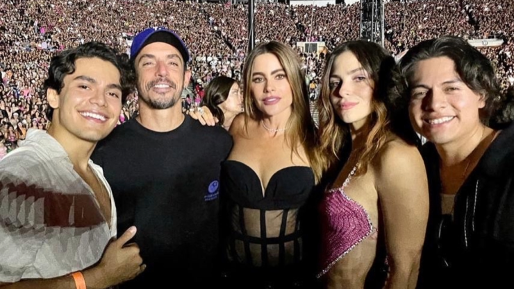 Sofía Vergara en concierto de Karol G deslumbra por atuendo con transparencia.jpeg