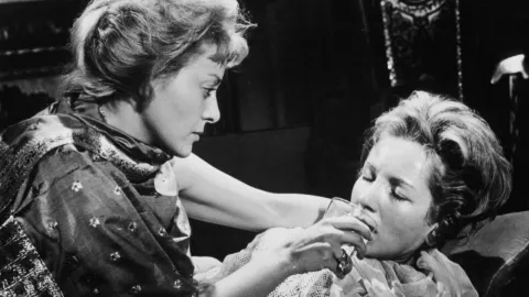 Silvia Pinal en la película El Ángel Exterminador