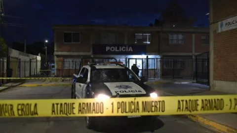 Lo agreden al concluir su turno ataque armado afuera de comandancia deja a 1 policía muerto, en Silao.jpg