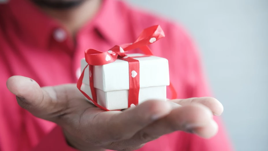 Día de San Valentín IA recomienda 10 regalos económicos; cuestan menos de $500