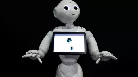 Crean a Pepper, el robot que te recuerda que debes usar cubrebocas