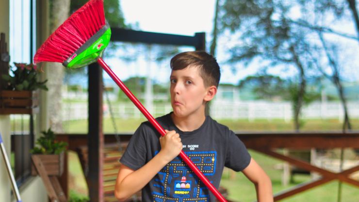 Por esta razón deberías poner sal en tu escoba