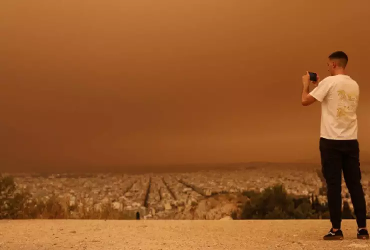 Captan sorprendente tormenta de arena en Atenas, Grecia