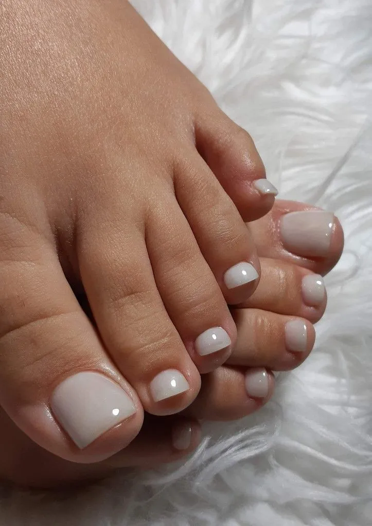 Pedicura blanco lechoso