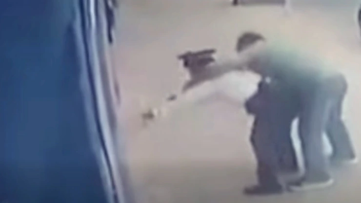 Conductor agrede a policía por aplicarle una multa en Tehuacán