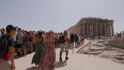 Acrópolis cierra por la intensa ola de calor en Grecia