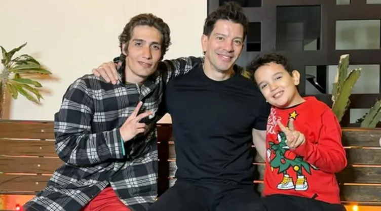 yahir celebra la navidad con su hijo tristan