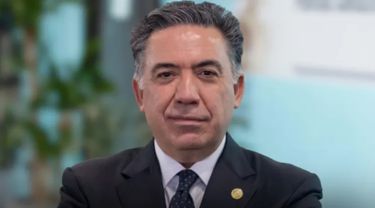 Inzunza reaparece y anuncia que irá a la FGR mientras oposición pide licencia