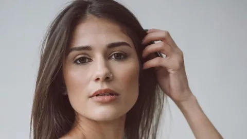 &iquest;C&oacute;mo cubrir las canas de color caf&eacute; de forma natural?