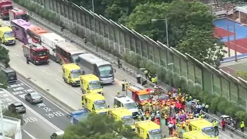 Choque de 4 autobuses y un camión en Hong Kong deja hay 87 heridos