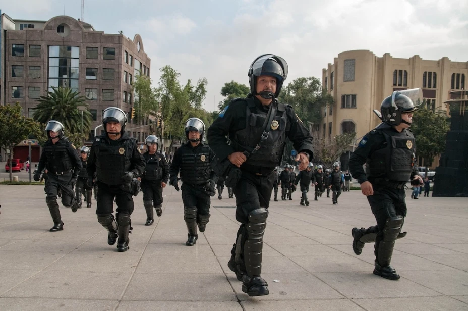Maestros bloquean calles