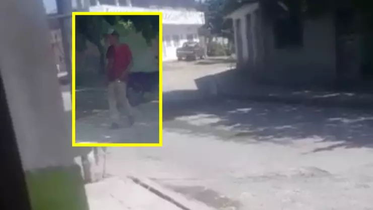 sujeto con cabeza de perro colgando en las amapolas veracruz.