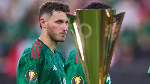 Santiago Gimenez quiere volver a levantar la Copa Oro