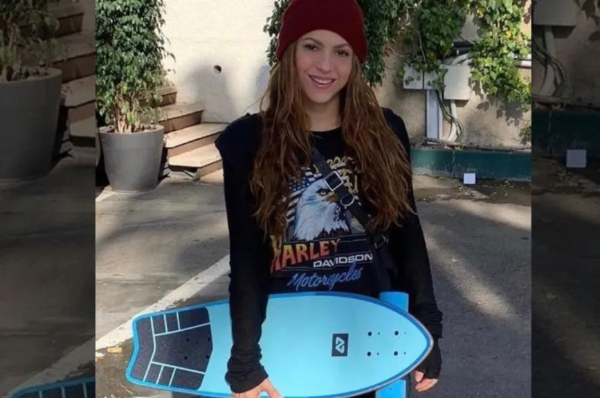 Shakira patineta.jpg