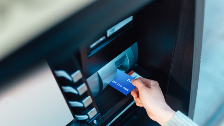 Tallado de tarjeta: Así funciona el delito en cajeros del que alerta Condusef