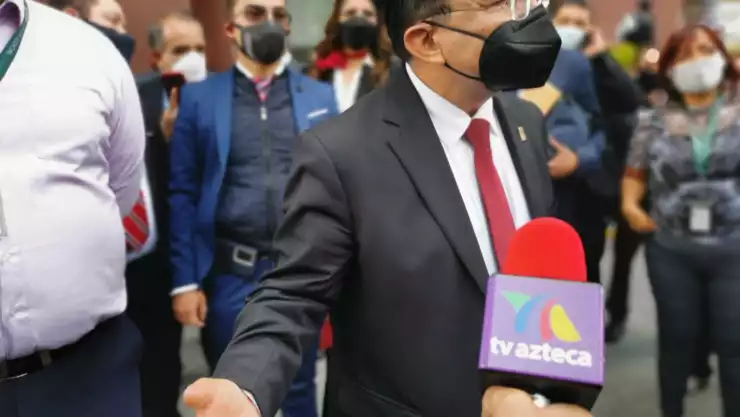 GUERRA ÁLVAREZ ATIENDE A MANIFESTANTES.jpeg