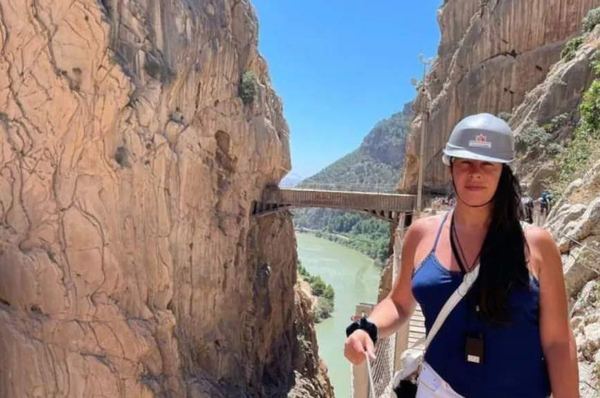Karla escalando.jpg
